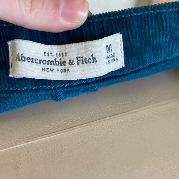 Abercrombie and Fitch mini skirt - Picture 3 of 3